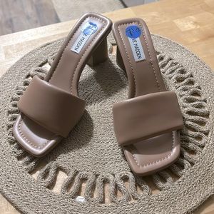 Steve Madden Nude/Tan Block Heel Slide Sandals